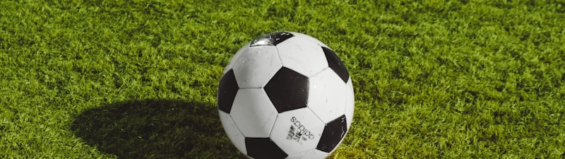 AC米兰对阵国际米兰的激烈比赛现场照片