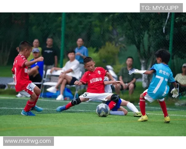 足球青训中的营养与体能管理，如何保证青少年球员的最佳状态